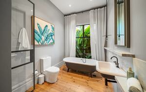 Beautifully elevated and astonishingly stylish Adelaide Home - Adelaide, Australia