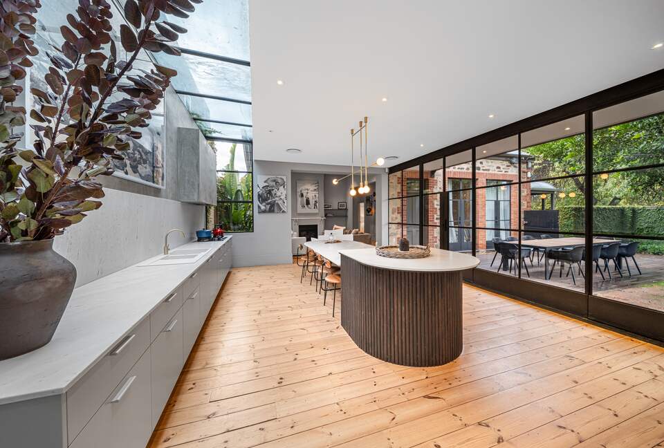 Beautifully elevated and astonishingly stylish Adelaide Home - Adelaide, Australia