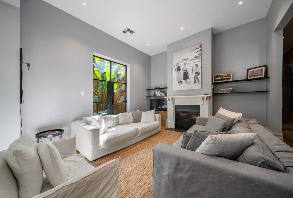 Beautifully elevated and astonishingly stylish Adelaide Home - Adelaide, Australia