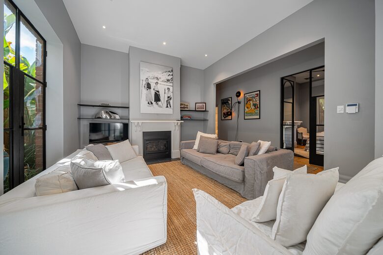 Beautifully elevated and astonishingly stylish Adelaide Home - Adelaide, Australia