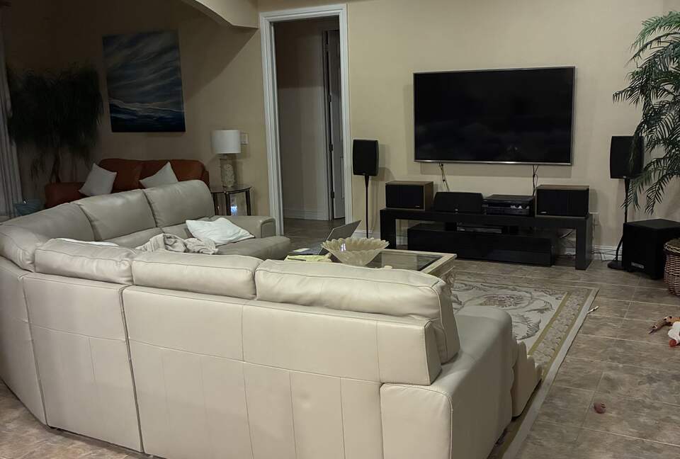 Spacious Marco Island Retreat Steps from Beaches & Shops - Marco Island, Florida