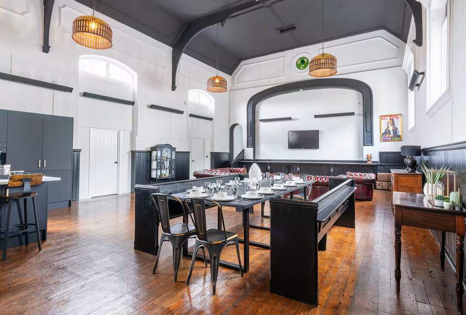 Elegant 18th-Century Hall with Modern Comforts - Edwinstowe, United Kingdom