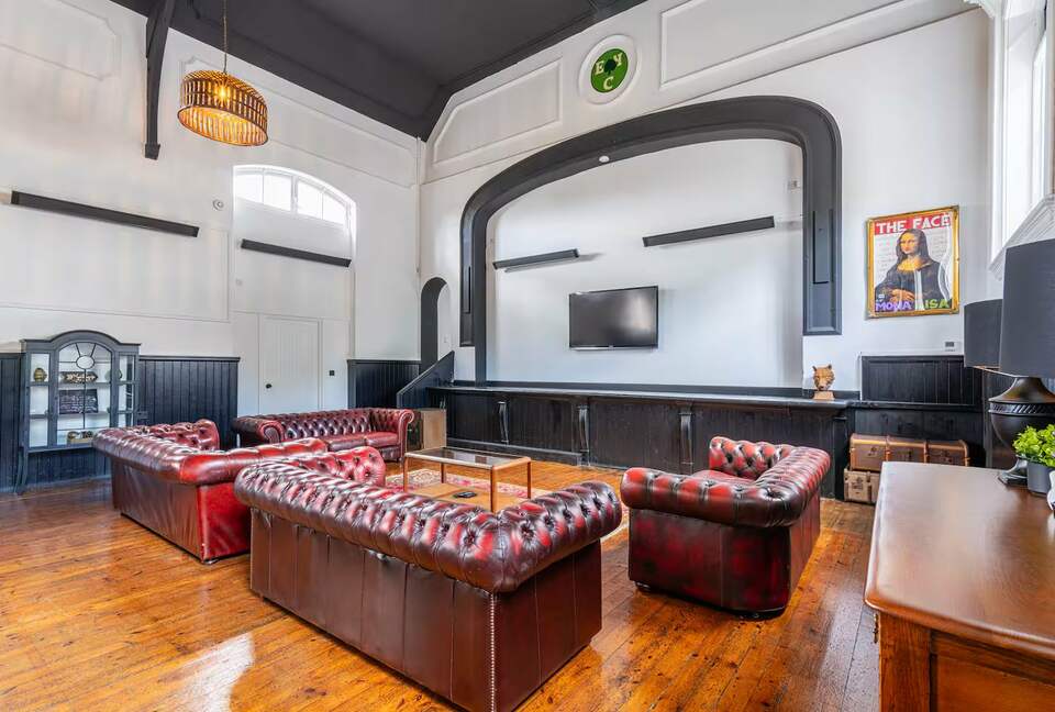 Elegant 18th-Century Hall with Modern Comforts - Edwinstowe, United Kingdom