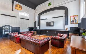 Elegant 18th-Century Hall with Modern Comforts - Edwinstowe, United Kingdom