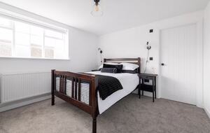 Elegant 18th-Century Hall with Modern Comforts - Edwinstowe, United Kingdom