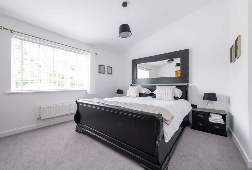 Elegant 18th-Century Hall with Modern Comforts - Edwinstowe, United Kingdom