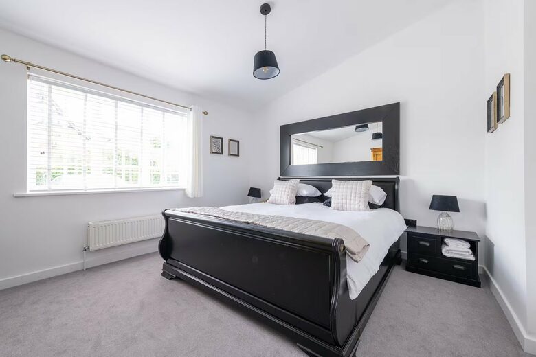 Elegant 18th-Century Hall with Modern Comforts - Edwinstowe, United Kingdom