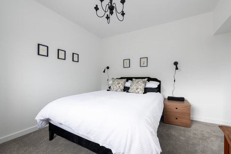 Elegant 18th-Century Hall with Modern Comforts - Edwinstowe, United Kingdom