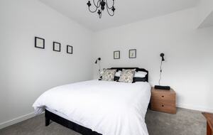 Elegant 18th-Century Hall with Modern Comforts - Edwinstowe, United Kingdom