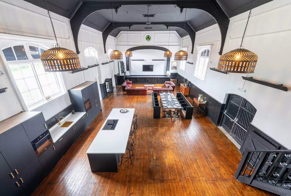 Elegant 18th-Century Hall with Modern Comforts - Edwinstowe, United Kingdom