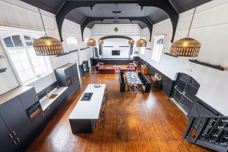 Elegant 18th-Century Hall with Modern Comforts - Edwinstowe, United Kingdom