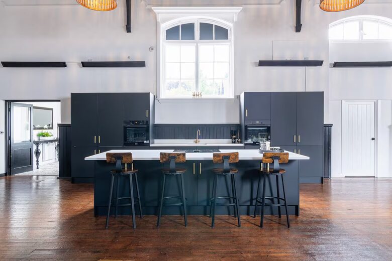 Elegant 18th-Century Hall with Modern Comforts - Edwinstowe, United Kingdom