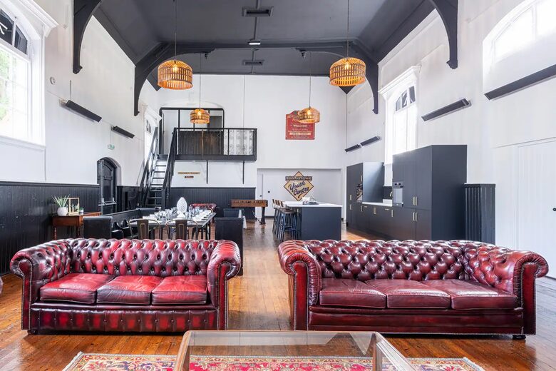 Elegant 18th-Century Hall with Modern Comforts - Edwinstowe, United Kingdom