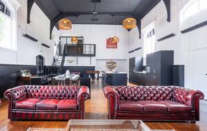 Elegant 18th-Century Hall with Modern Comforts - Edwinstowe, United Kingdom