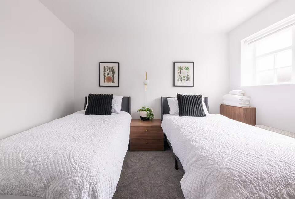 Elegant 18th-Century Hall with Modern Comforts - Edwinstowe, United Kingdom