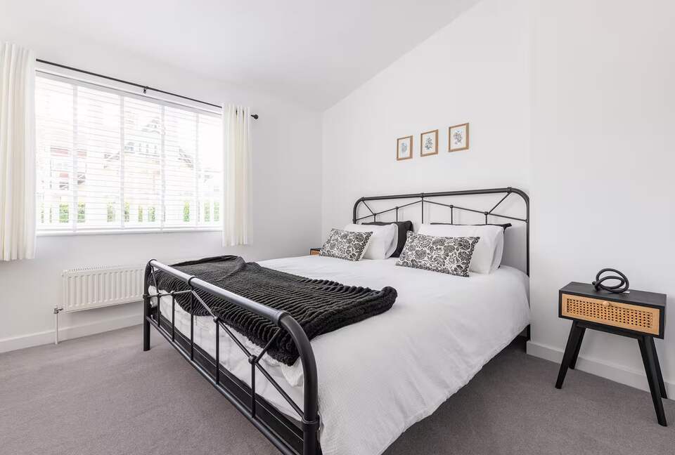 Elegant 18th-Century Hall with Modern Comforts - Edwinstowe, United Kingdom