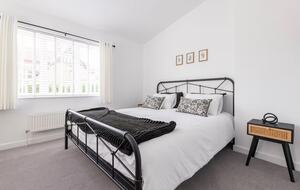 Elegant 18th-Century Hall with Modern Comforts - Edwinstowe, United Kingdom