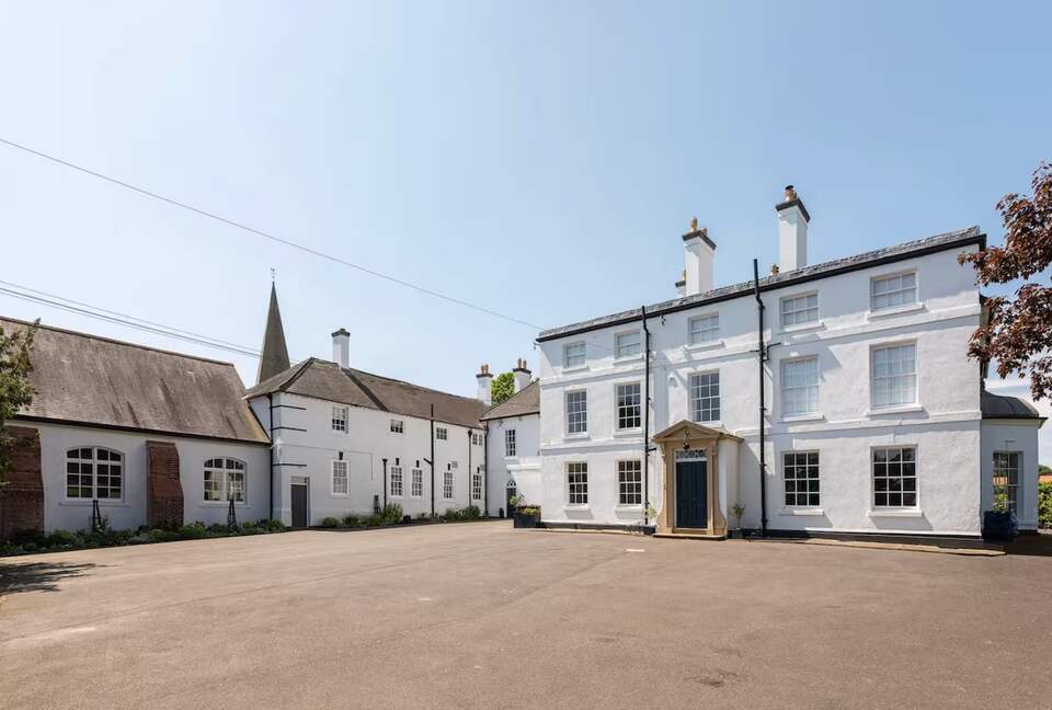 Elegant 18th-Century Hall with Modern Comforts - Edwinstowe, United Kingdom