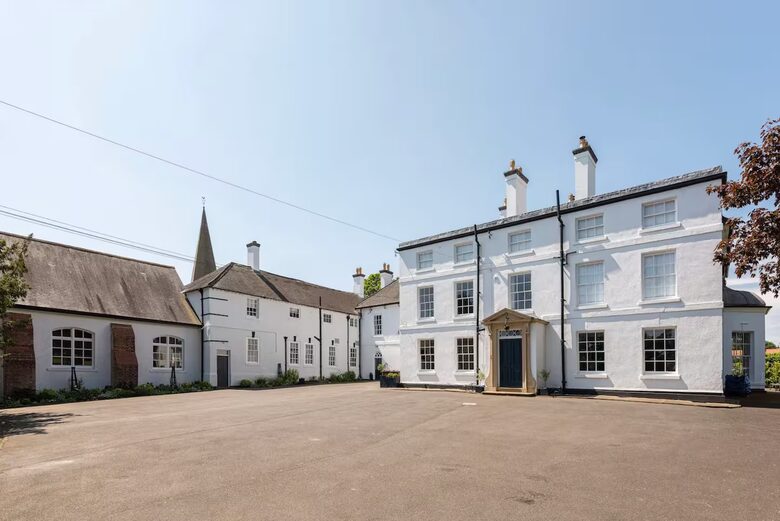 Elegant 18th-Century Hall with Modern Comforts - Edwinstowe, United Kingdom