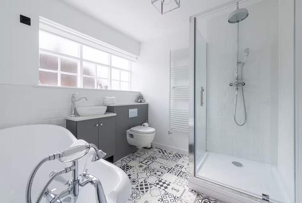 Elegant 18th-Century Hall with Modern Comforts - Edwinstowe, United Kingdom