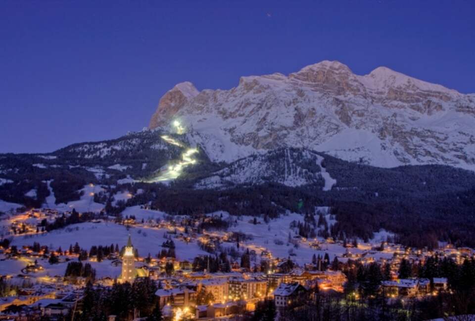 Elegant Alpine Retreat in Iconic Cortina d’Ampezzo - Cortina D'Ampezzo, Italy