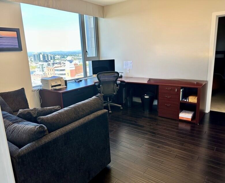 Luxury Condo with Stunning Vistas of the harbour, ocean and mountains - Victoria, Canada