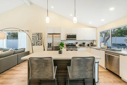 Modern San Diego Retreat w/ Hot Tub Near Beach & Downtown - San Diego, California