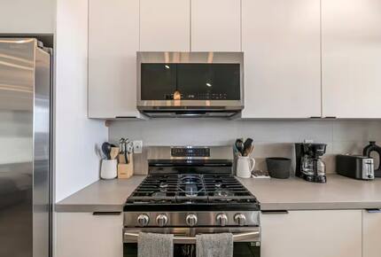 Modern San Diego Retreat w/ Hot Tub Near Beach & Downtown - San Diego, California