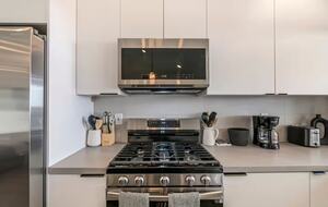 Modern San Diego Retreat w/ Hot Tub Near Beach & Downtown - San Diego, California