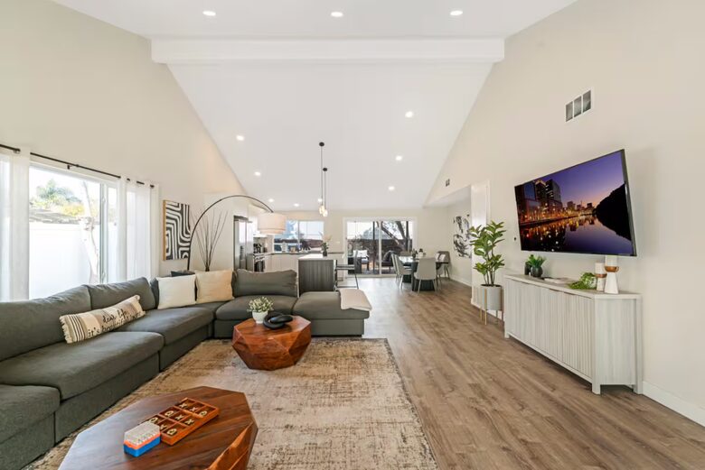 Modern San Diego Retreat w/ Hot Tub Near Beach & Downtown - San Diego, California