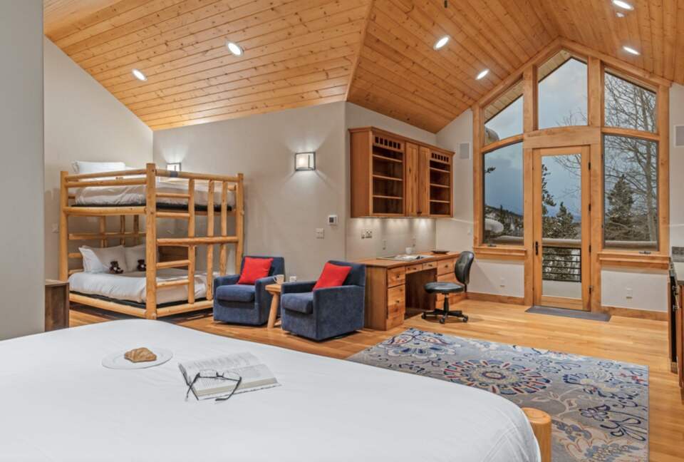 Point View Place - Moving Mountains - Breckenridge, Colorado