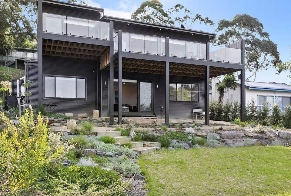 Contemporary Coastal Living in the Heart of Lorne - Lorne, Australia