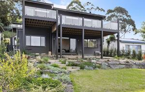 Contemporary Coastal Living in the Heart of Lorne - Lorne, Australia