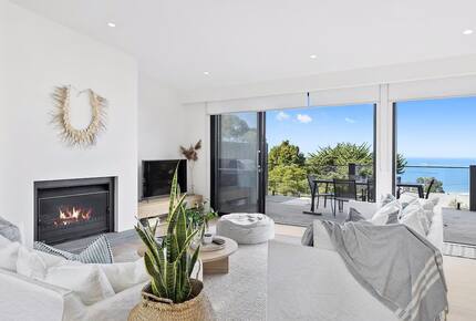 Contemporary Coastal Living in the Heart of Lorne - Lorne, Australia