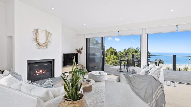 Contemporary Coastal Living in the Heart of Lorne - Lorne, Australia
