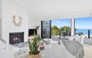 Contemporary Coastal Living in the Heart of Lorne - Lorne, Australia