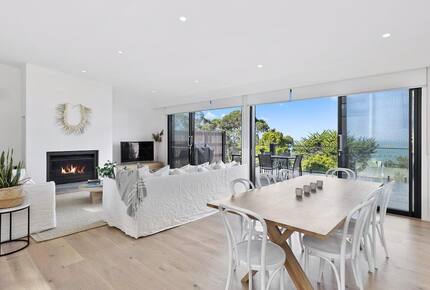 Contemporary Coastal Living in the Heart of Lorne - Lorne, Australia