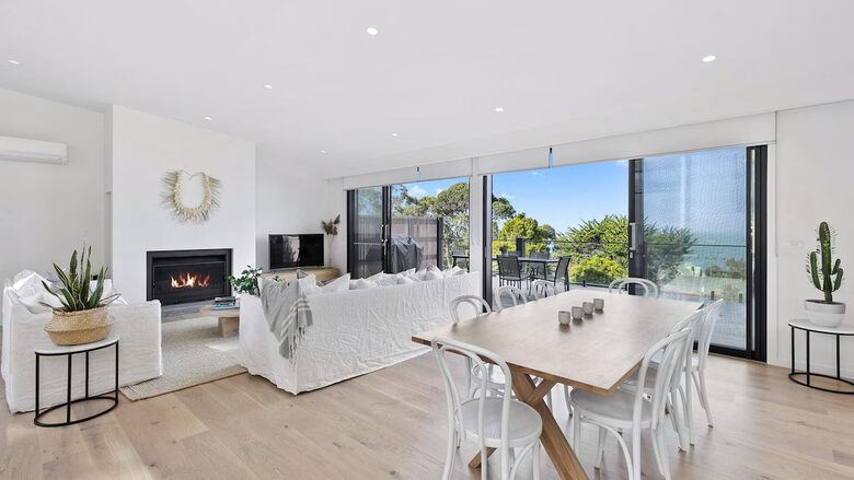 Contemporary Coastal Living in the Heart of Lorne - Lorne, Australia