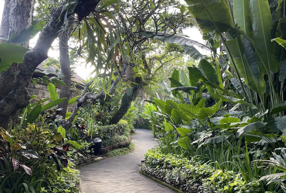 Elegant Jimbaran Retreat with Resort Amenities & Lush Privacy - Jimbaran Bay, Indonesia