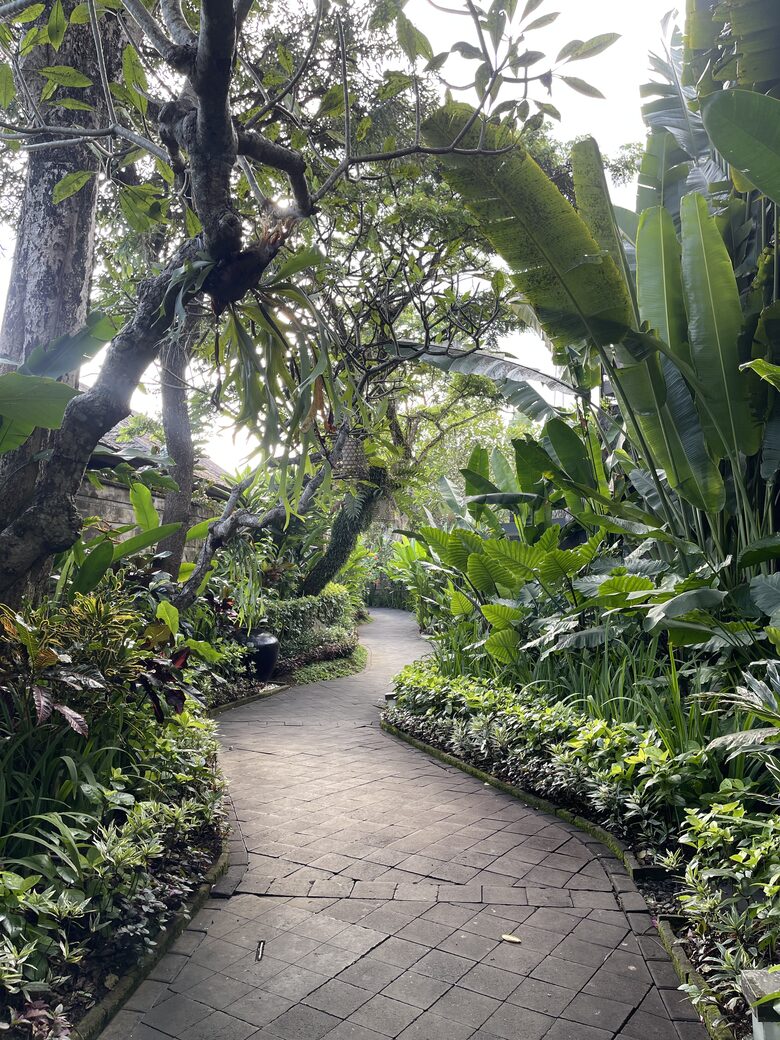 Elegant Jimbaran Retreat with Resort Amenities & Lush Privacy - Jimbaran Bay, Indonesia