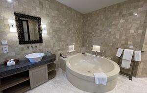 Elegant Jimbaran Retreat with Resort Amenities & Lush Privacy - Jimbaran Bay, Indonesia