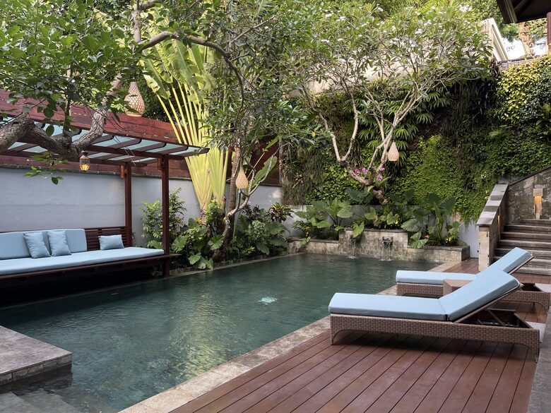 Elegant Jimbaran Retreat with Resort Amenities & Lush Privacy - Jimbaran Bay, Indonesia