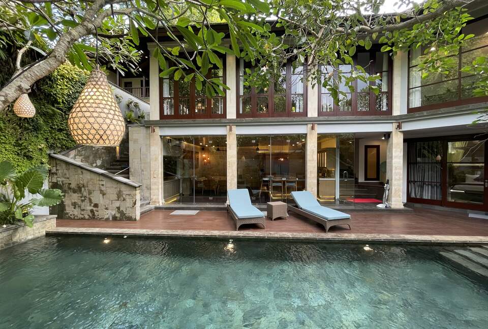 Elegant Jimbaran Retreat with Resort Amenities & Lush Privacy - Jimbaran Bay, Indonesia