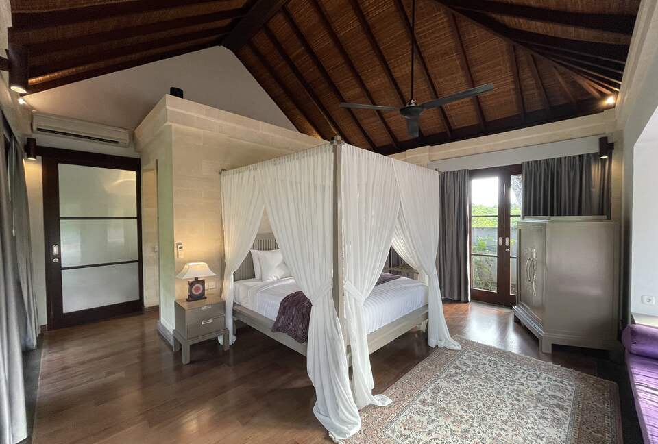 Elegant Jimbaran Retreat with Resort Amenities & Lush Privacy - Jimbaran Bay, Indonesia