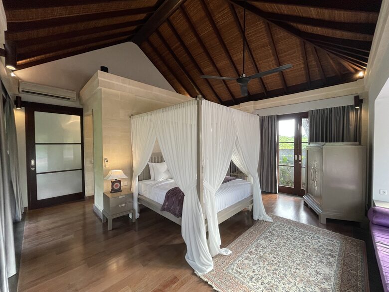 Elegant Jimbaran Retreat with Resort Amenities & Lush Privacy - Jimbaran Bay, Indonesia