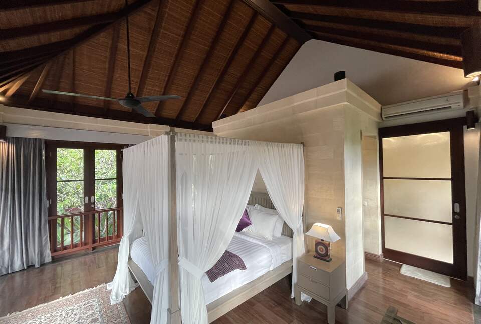 Elegant Jimbaran Retreat with Resort Amenities & Lush Privacy - Jimbaran Bay, Indonesia