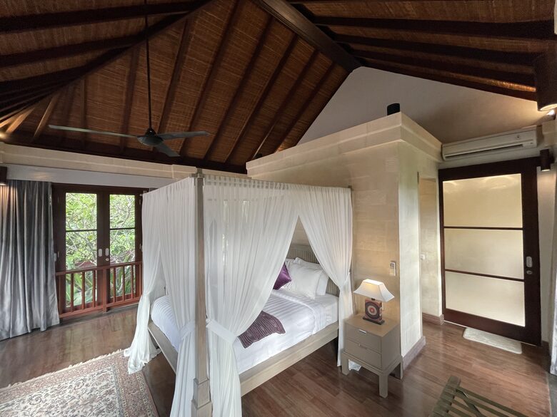 Elegant Jimbaran Retreat with Resort Amenities & Lush Privacy - Jimbaran Bay, Indonesia