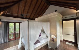 Elegant Jimbaran Retreat with Resort Amenities & Lush Privacy - Jimbaran Bay, Indonesia