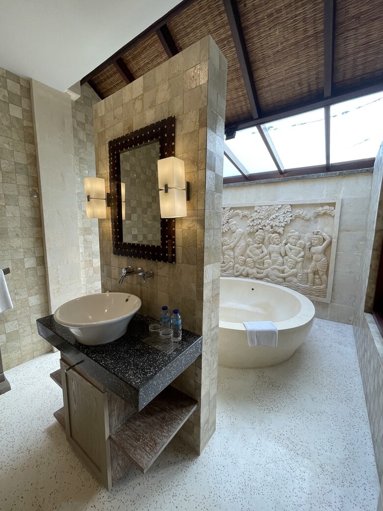 Elegant Jimbaran Retreat with Resort Amenities & Lush Privacy - Jimbaran Bay, Indonesia