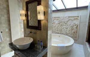 Elegant Jimbaran Retreat with Resort Amenities & Lush Privacy - Jimbaran Bay, Indonesia